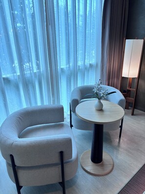 Corner Premier  | Ropa de cama hipoalergénica y artículos del minibar gratis 