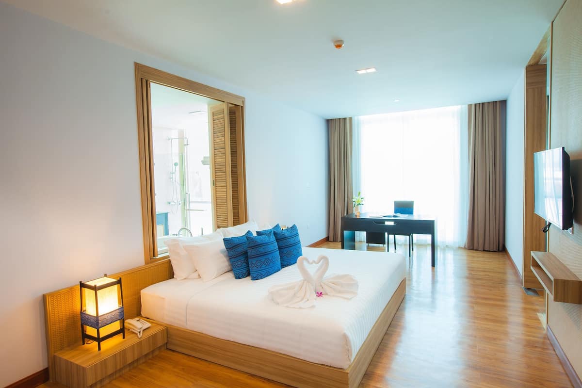 Suite (Grand Vista) | 1 kamar tidur, seprai antialergi, isi minibar gratis, dan brankas