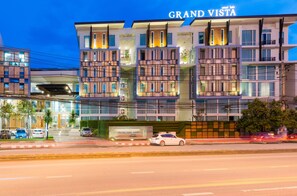 Front of property - Grand Vista Hotel Chiangrai (Chiang Rai)