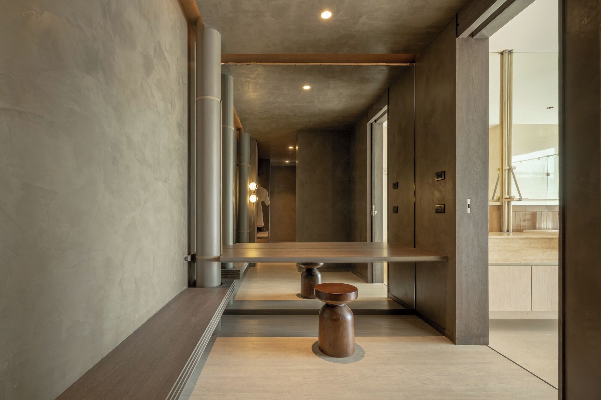 ห้องแกรนด์สวีท (Grand Vista) | เครื่องนอนป้องกันสารก่อภูมิแพ้, มินิบาร์ฟรีบางอย่าง, ตู้นิรภัยในห้องพัก