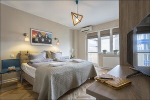 Apartment, 2 Schlafzimmer (at 38 Nowogrodzka Street) | Daunenbettdecken, Pillowtop-Betten, individuell eingerichtet