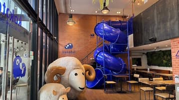 Breakfast, lunch, dinner served; Fusion cuisine