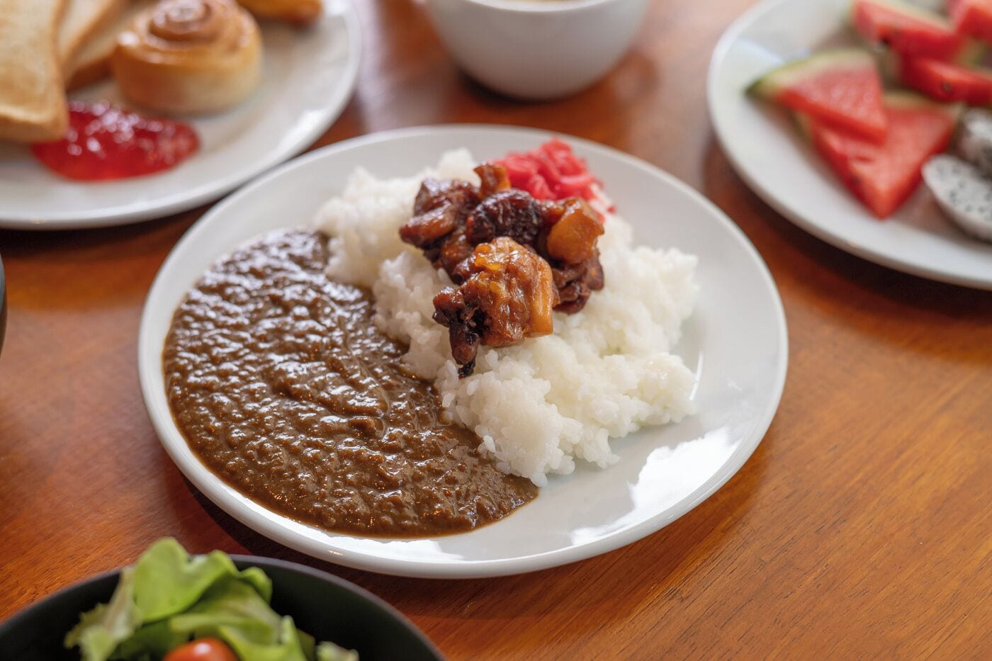 daily cooked-to-order breakfast for a fee