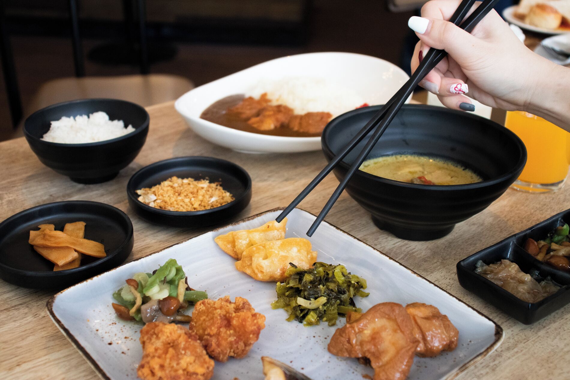 daily cooked-to-order breakfast for a fee