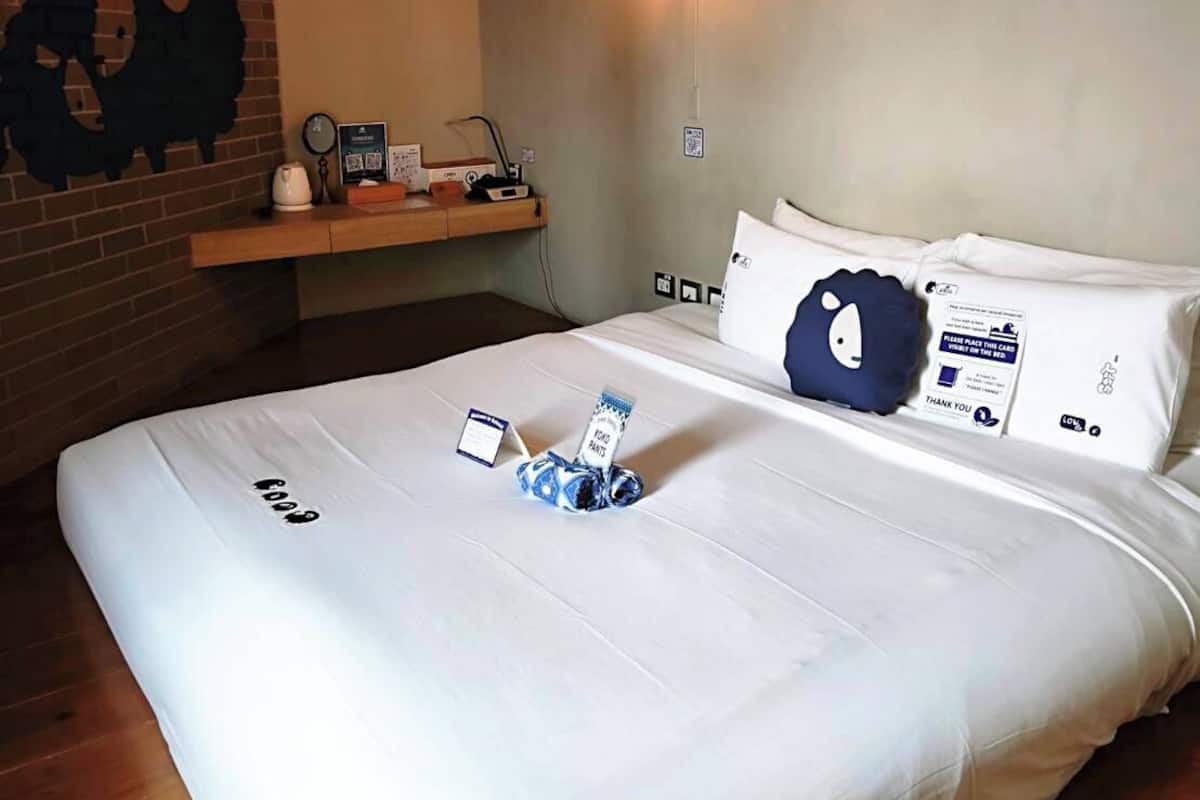 Deluxe Double Room | In-room safe, blackout curtains, iron/ironing board, free WiFi