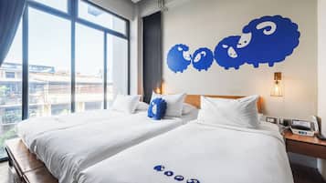 Koko Family (Triple) | Caja fuerte, cortinas opacas, tabla de planchar con plancha