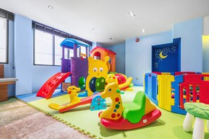 子供用の遊び場 - 屋内