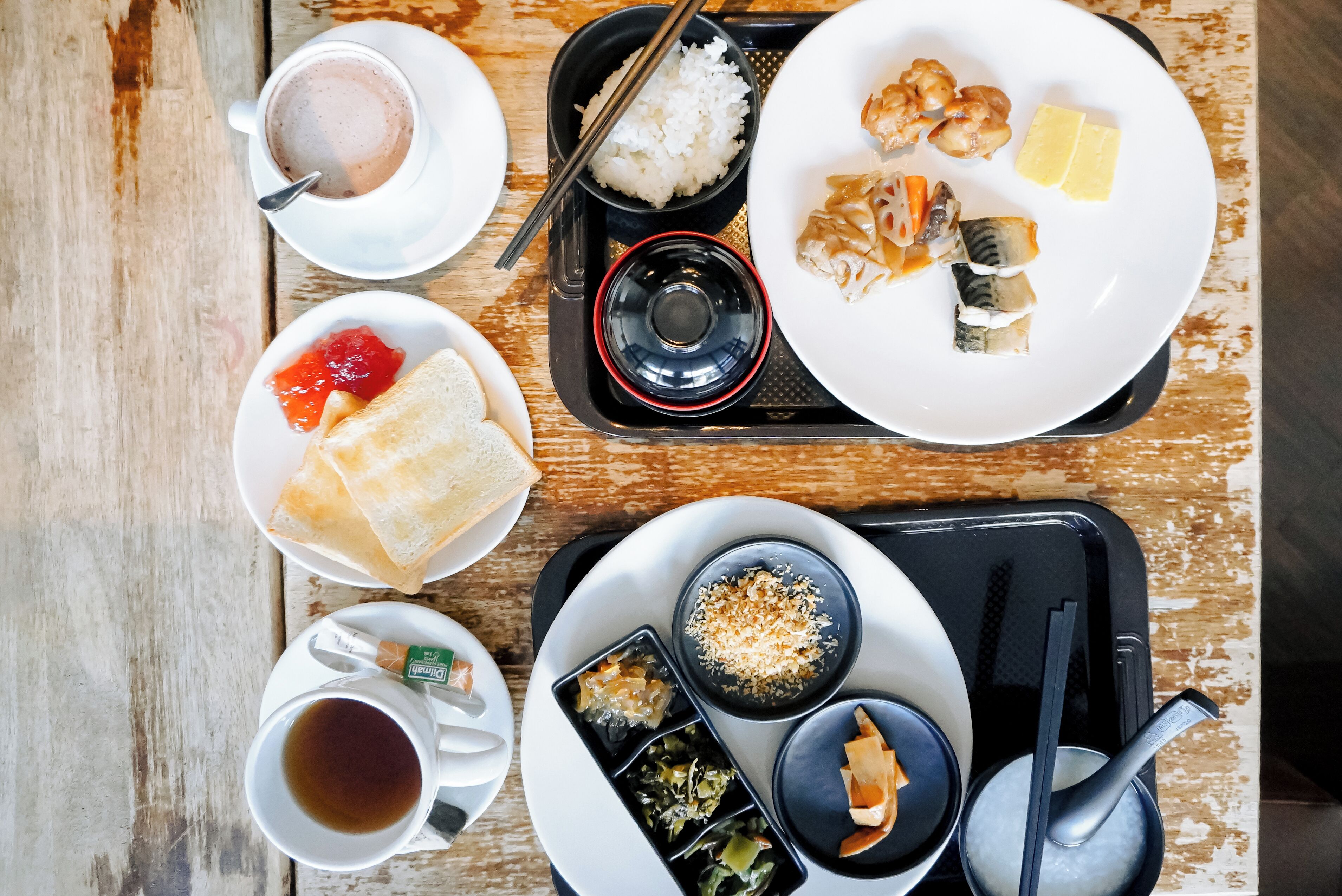 daily cooked-to-order breakfast for a fee