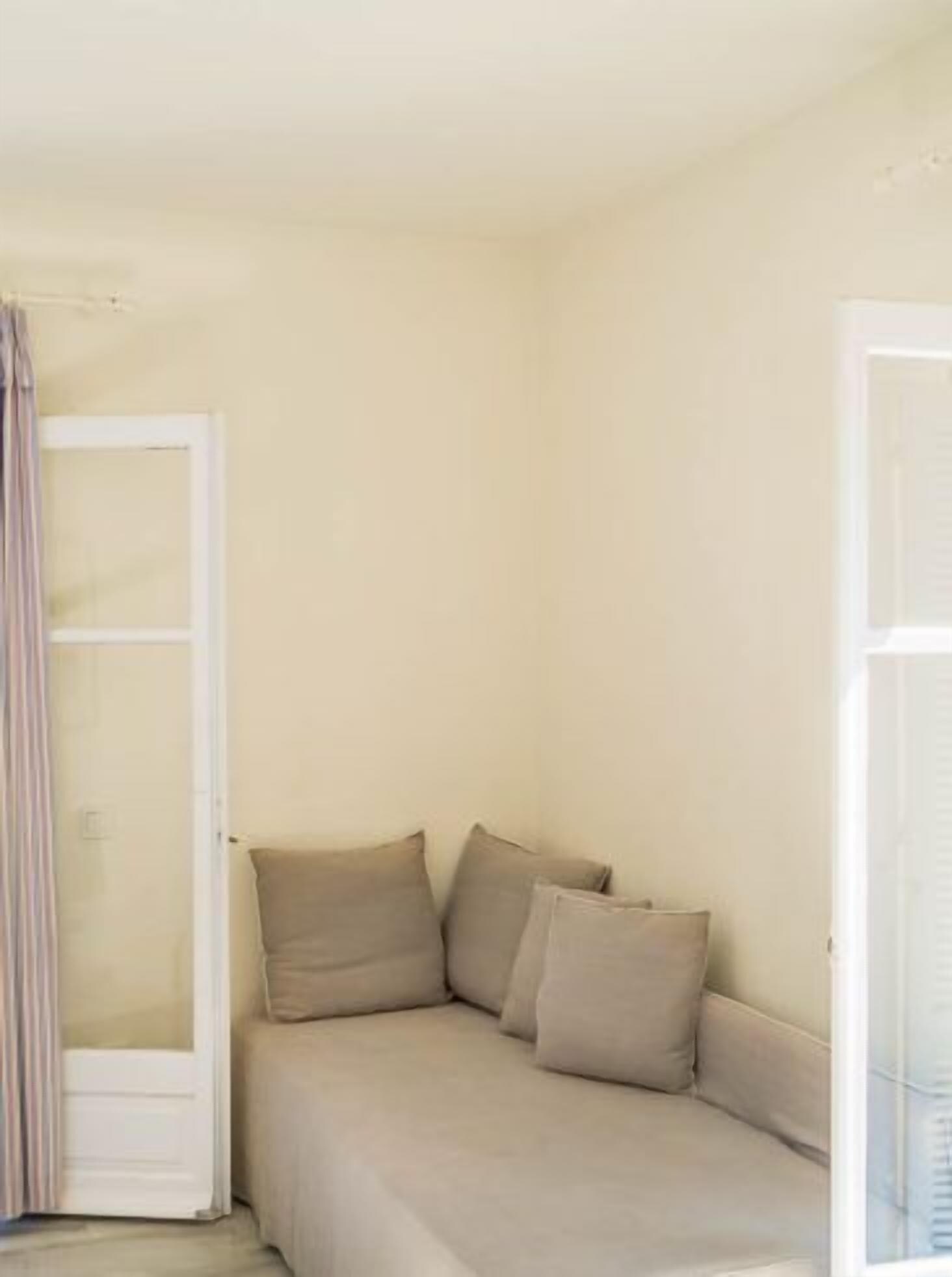 suite, sea view | living area | flat-screen tv