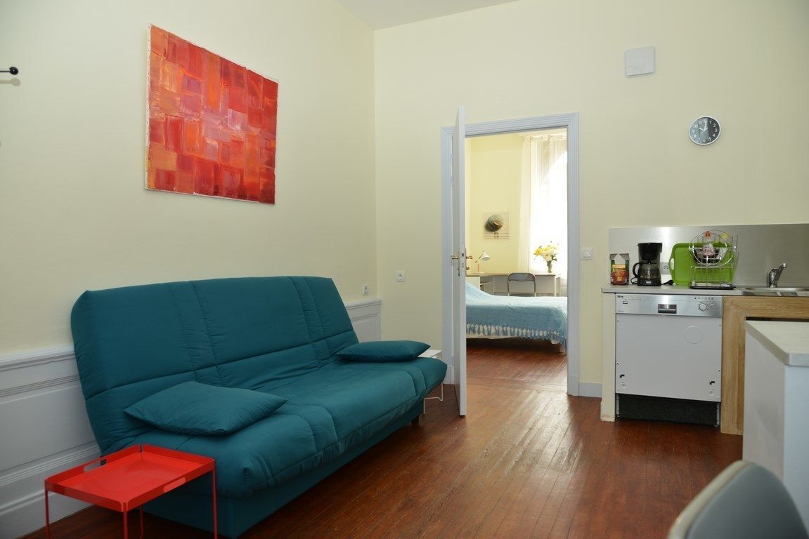 apartment, 1 bedroom, ground floor | minibar, in-room safe, desk, free cots/infant beds