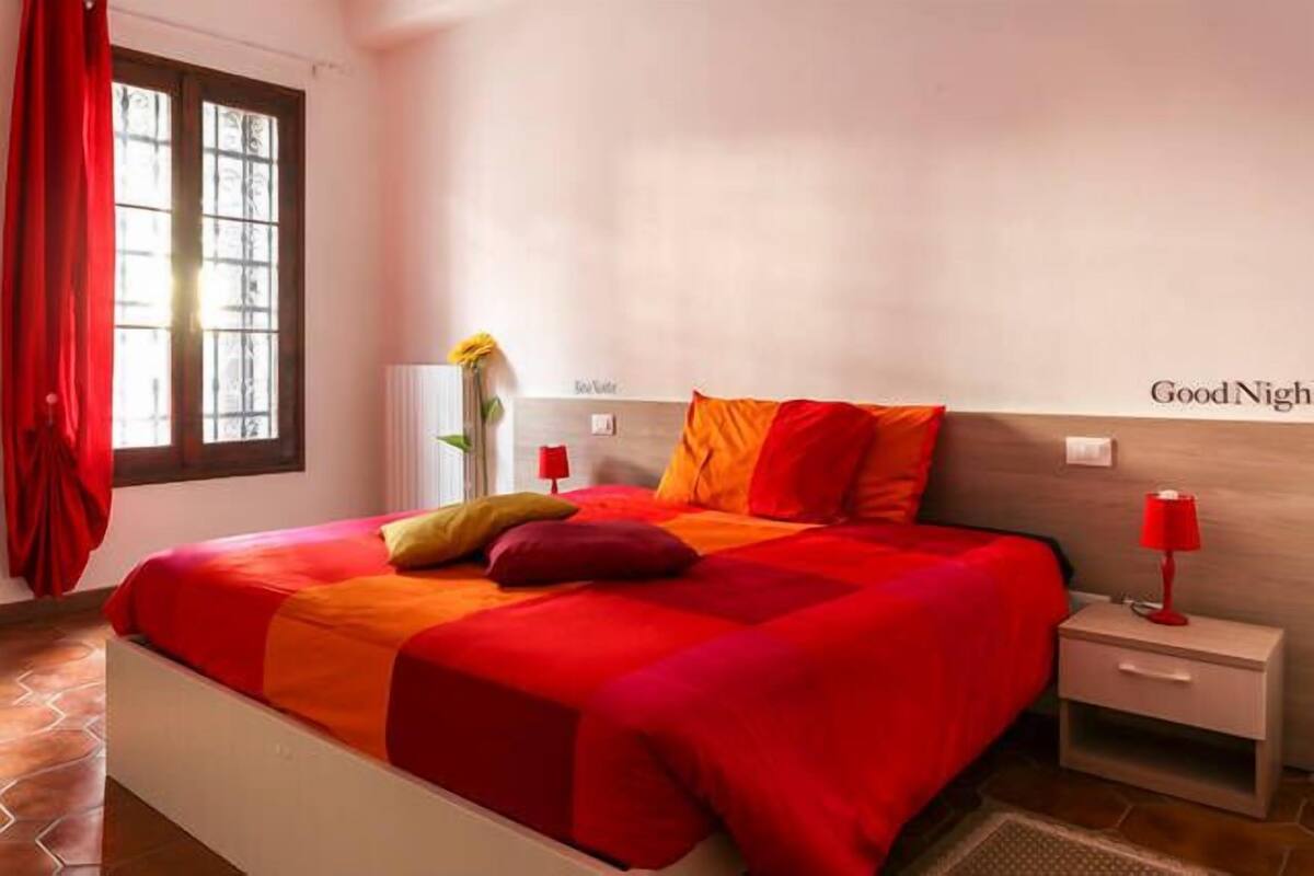 Double Room, Shared Bathroom | Premium bedding, pillow-top beds, in-room safe, iron/ironing board