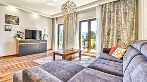 Apartment, Mountain View (101) | Living area