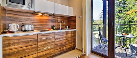 Apartment (241) | Private kitchen | Fridge, stovetop, electric kettle, cookware/dishes/utensils