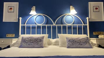 Superior Double Room | Minibar, in-room safe, desk, blackout drapes
