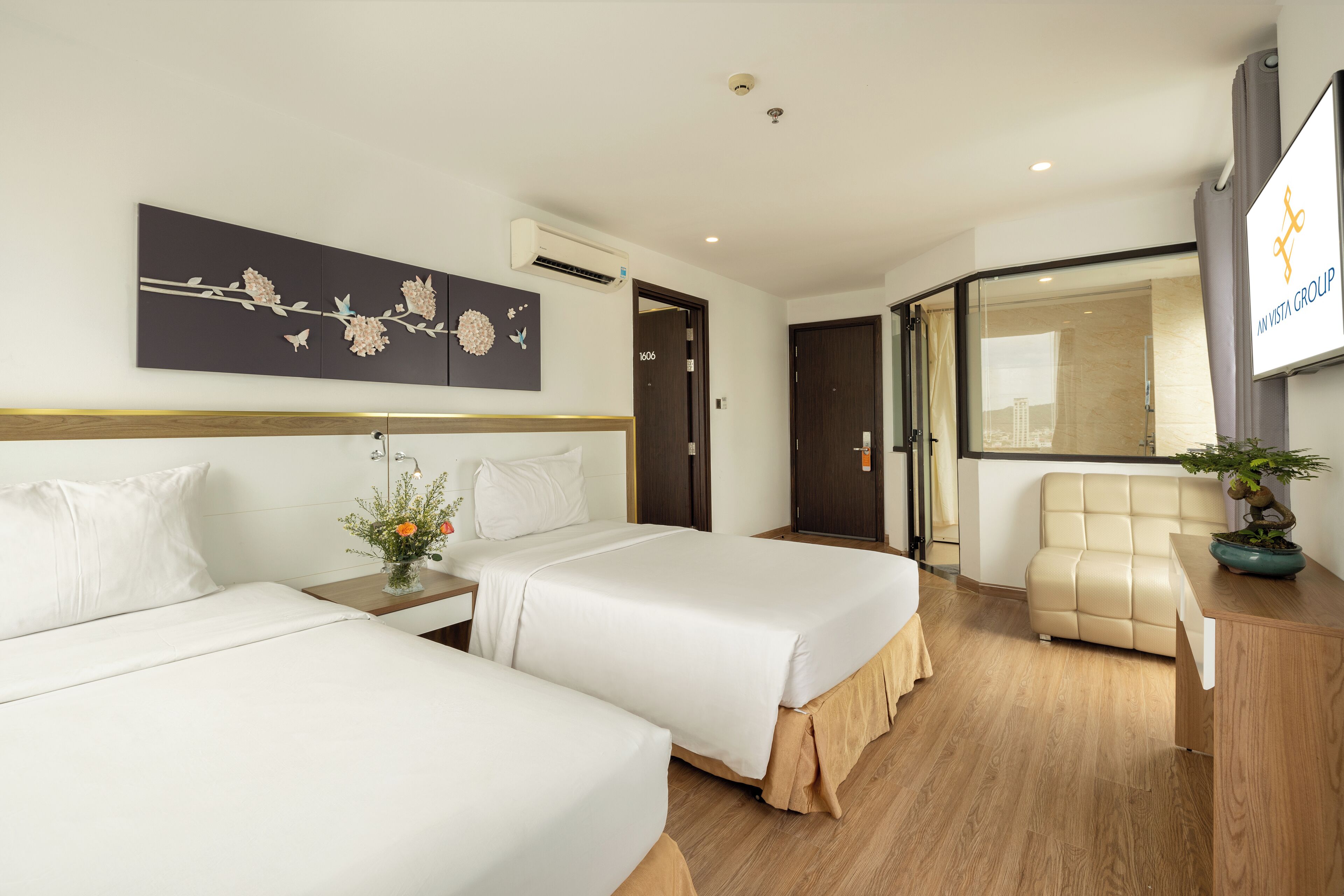 grand suite | 1 bedroom, minibar, in-room safe, desk