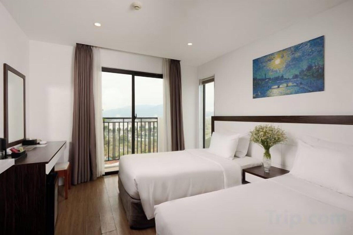 Deluxe Double Or Twin Room With Mountain View And Balcony
