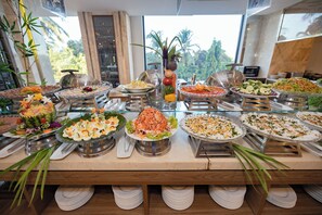 每日供應吃到飽早餐 (每人 VND200000)