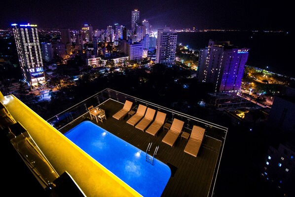 Outdoor pool, a rooftop pool, open 6:00 AM to 10:00 PM, pool loungers - An Vista Hotel (Nha Trang)