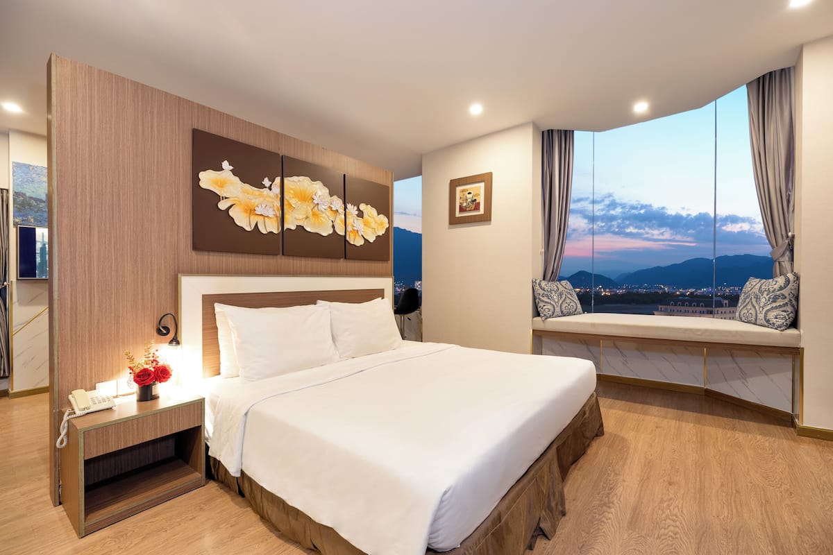 1 bedroom, minibar, in-room safe, desk