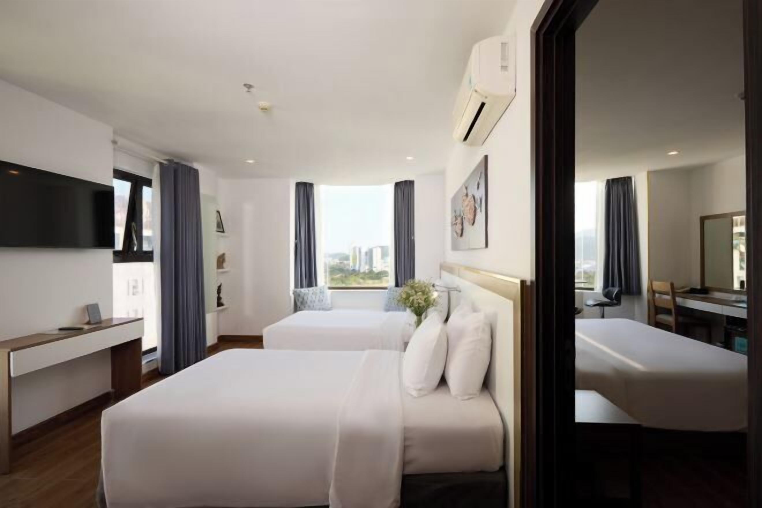 Minibar, in-room safe, desk, laptop workspace