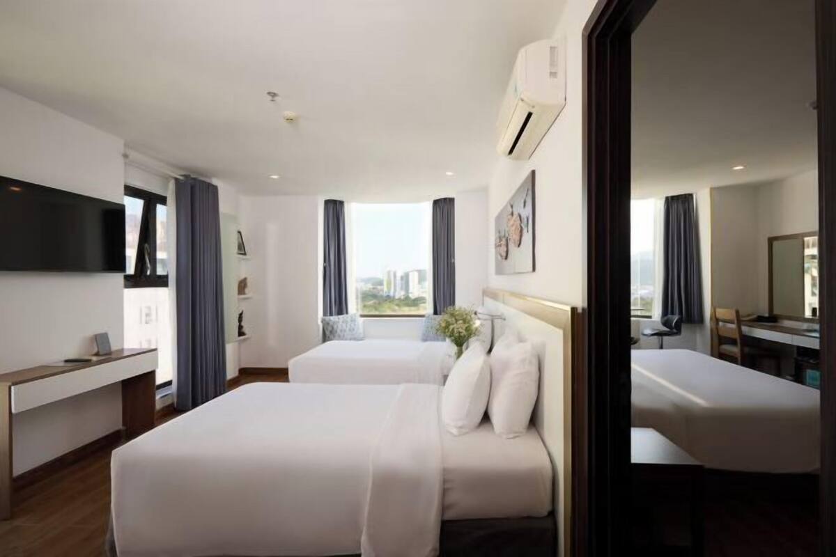 Minibar, in-room safe, desk, laptop workspace