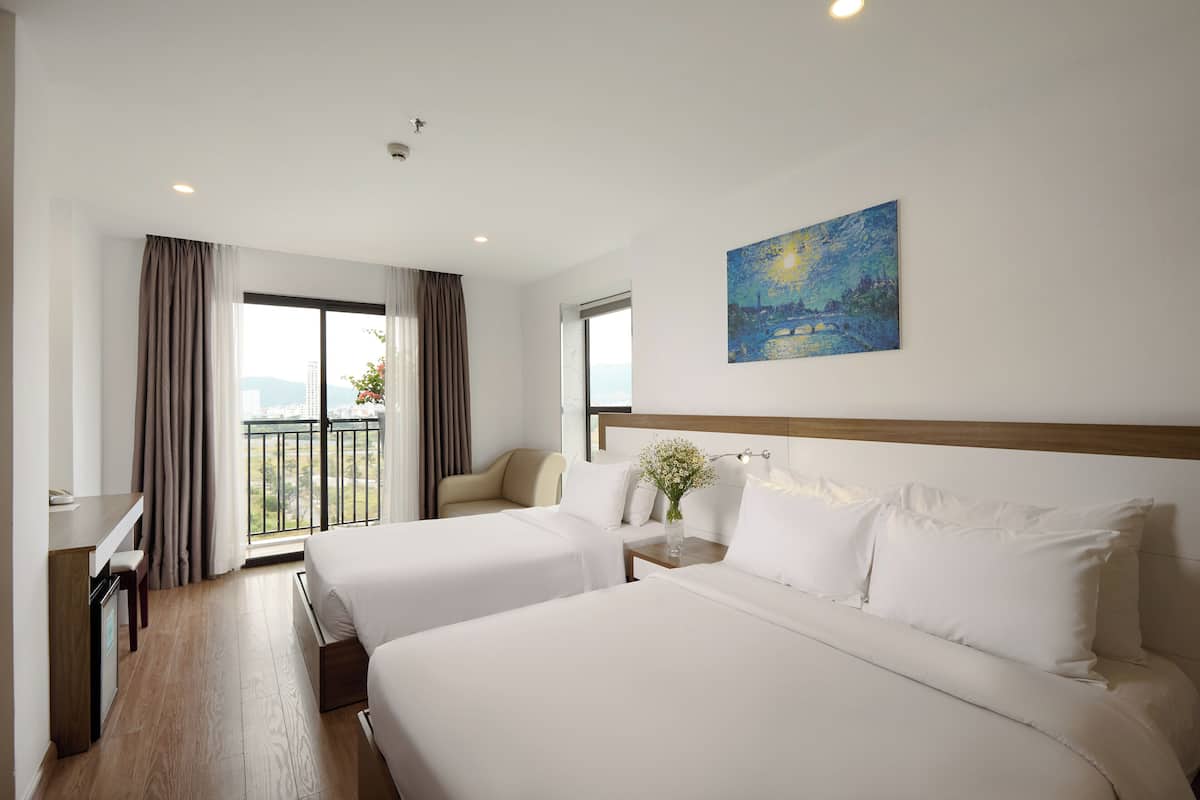 Phòng 3 Executive, ban công, quang cảnh núi | Minibar, két bảo mật tại phòng, bàn 