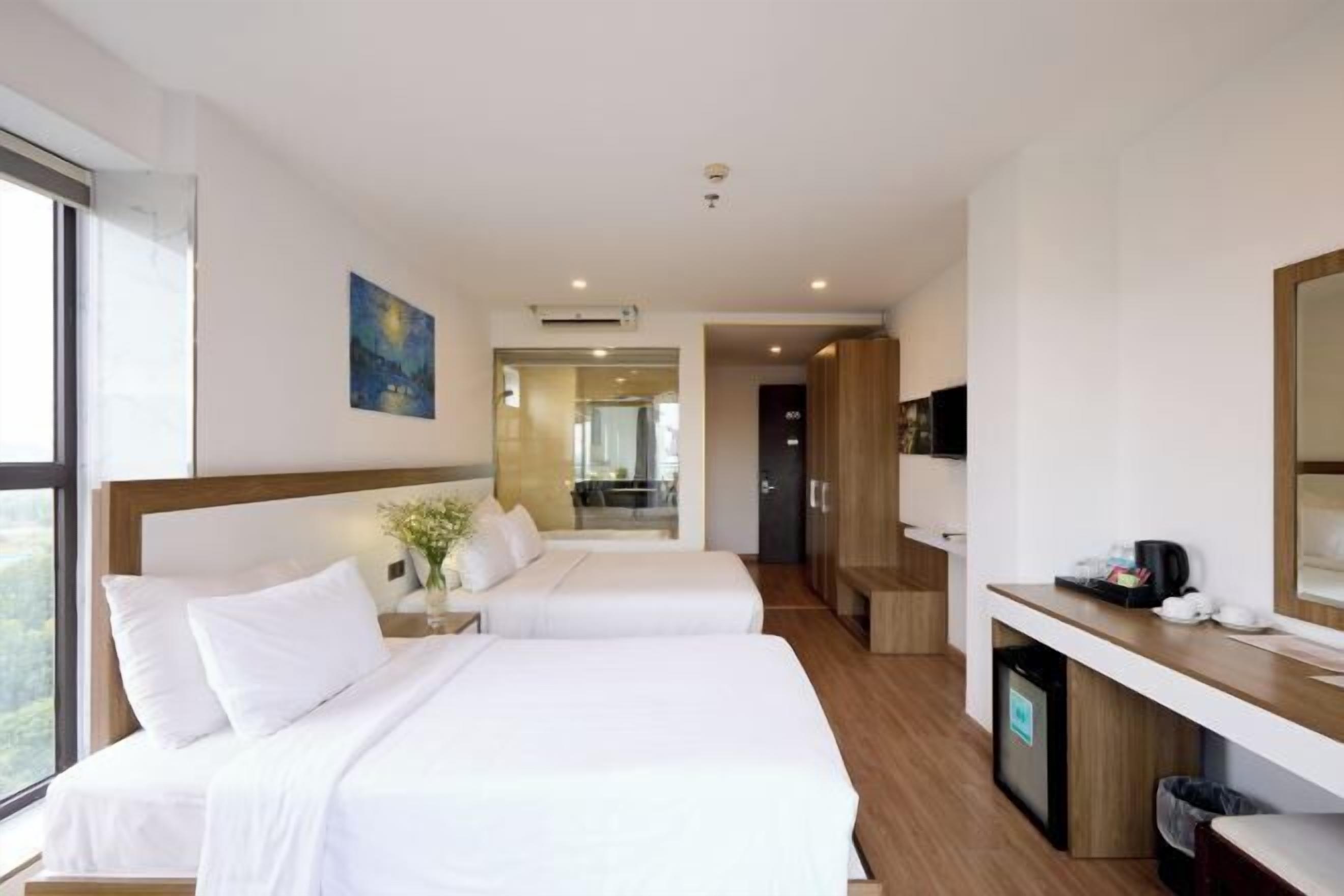 Minibar, in-room safe, desk, laptop workspace