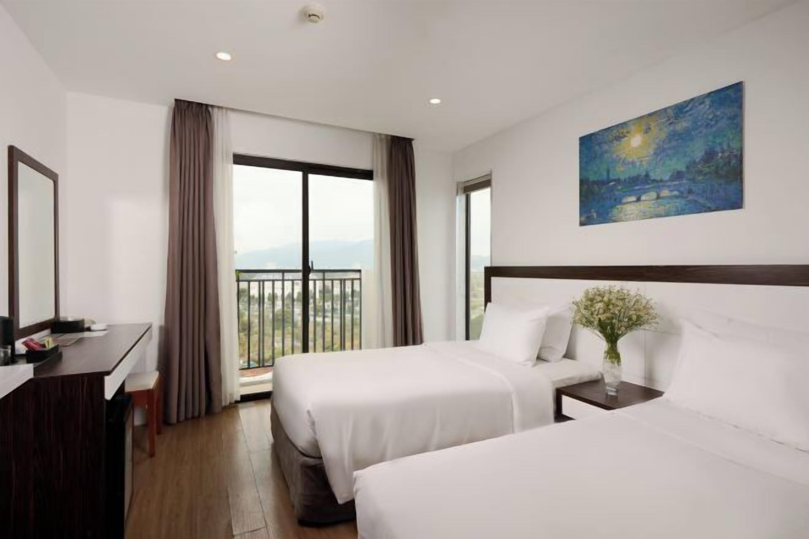 Minibar, in-room safe, desk, laptop workspace