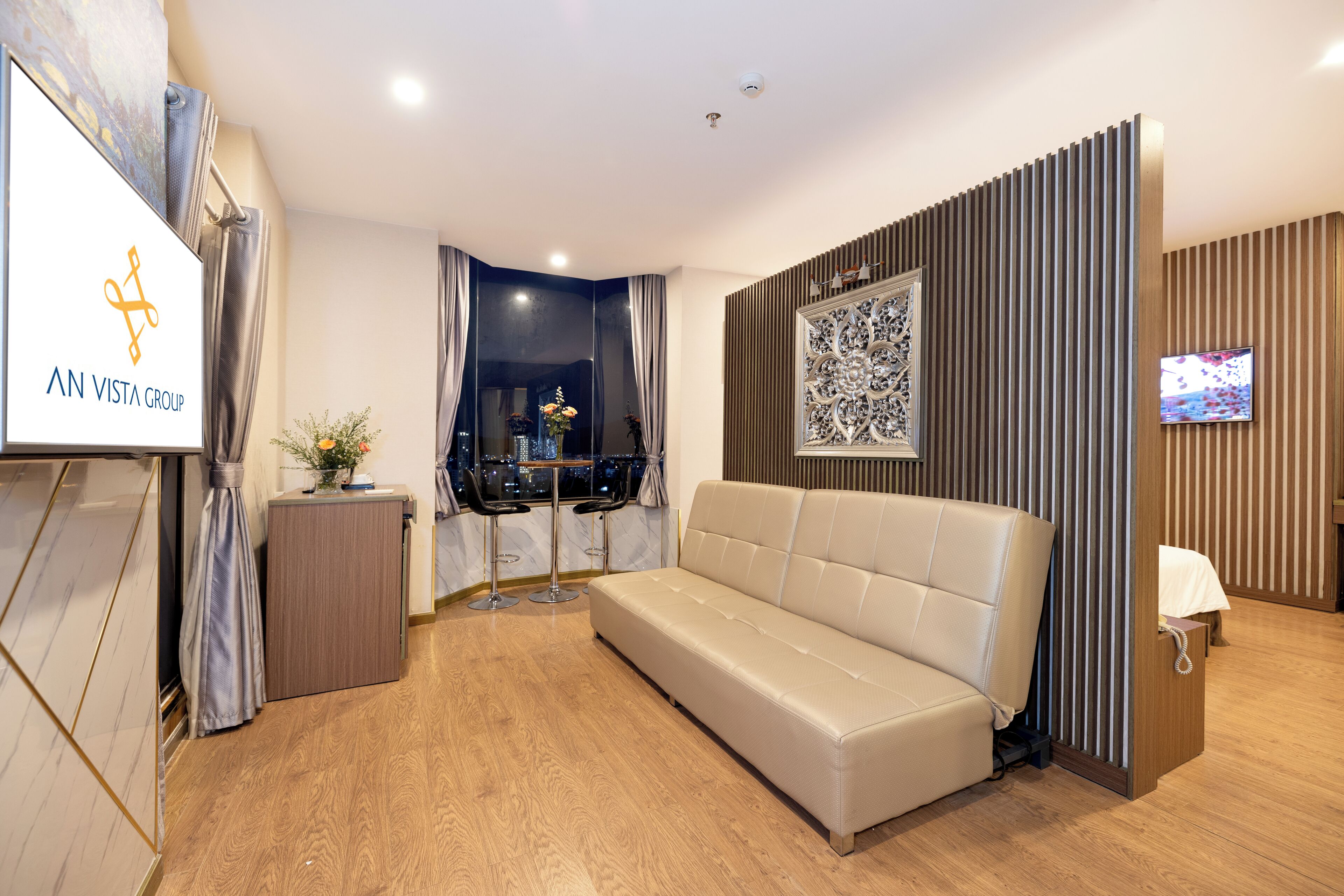 club suite | living area | 32-inch lcd tv with cable channels, tv, fireplace