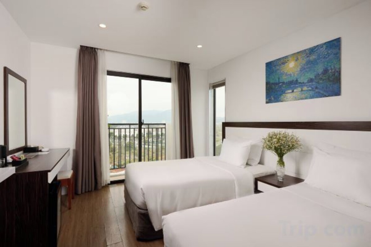 Deluxe Double Or Twin Room With Mountain View And Balcony