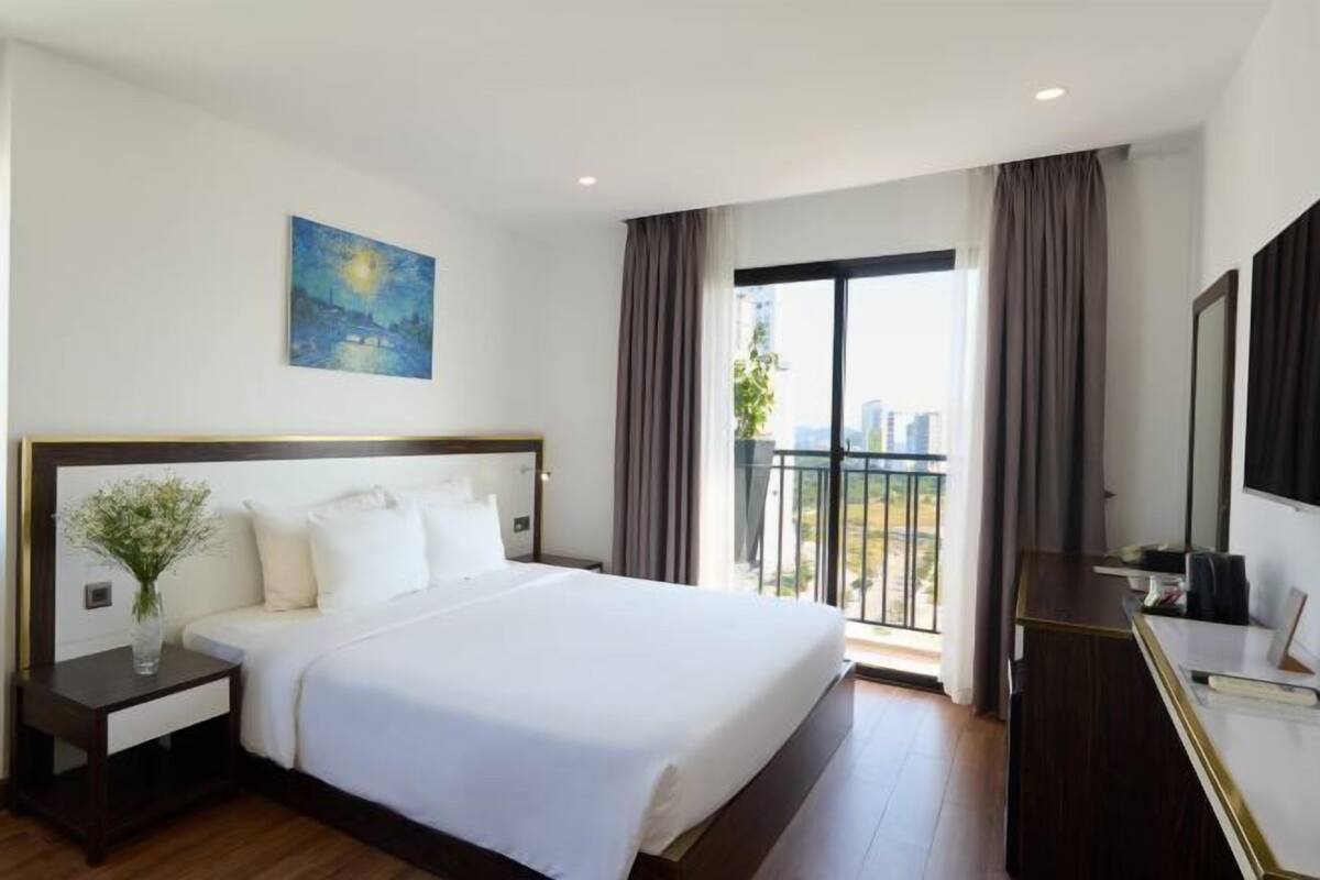 Minibar, két bảo mật tại phòng, bàn 