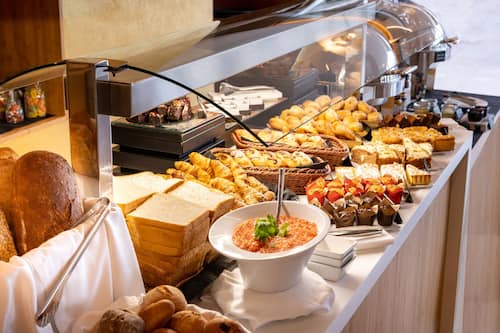 Desayuno buffet todos los días (con cargo)