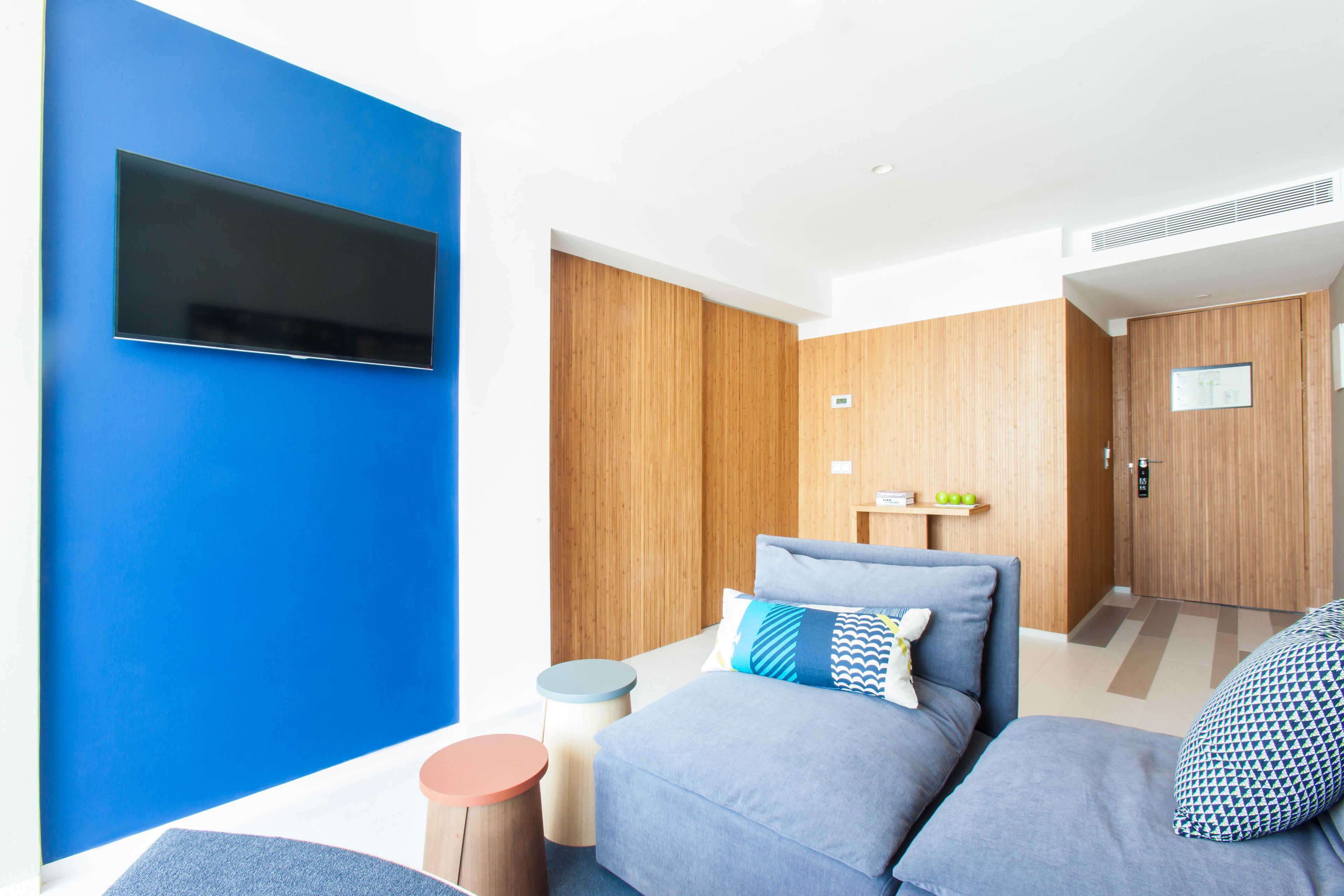 junior suite | 1 bedroom, premium bedding, down duvets, minibar