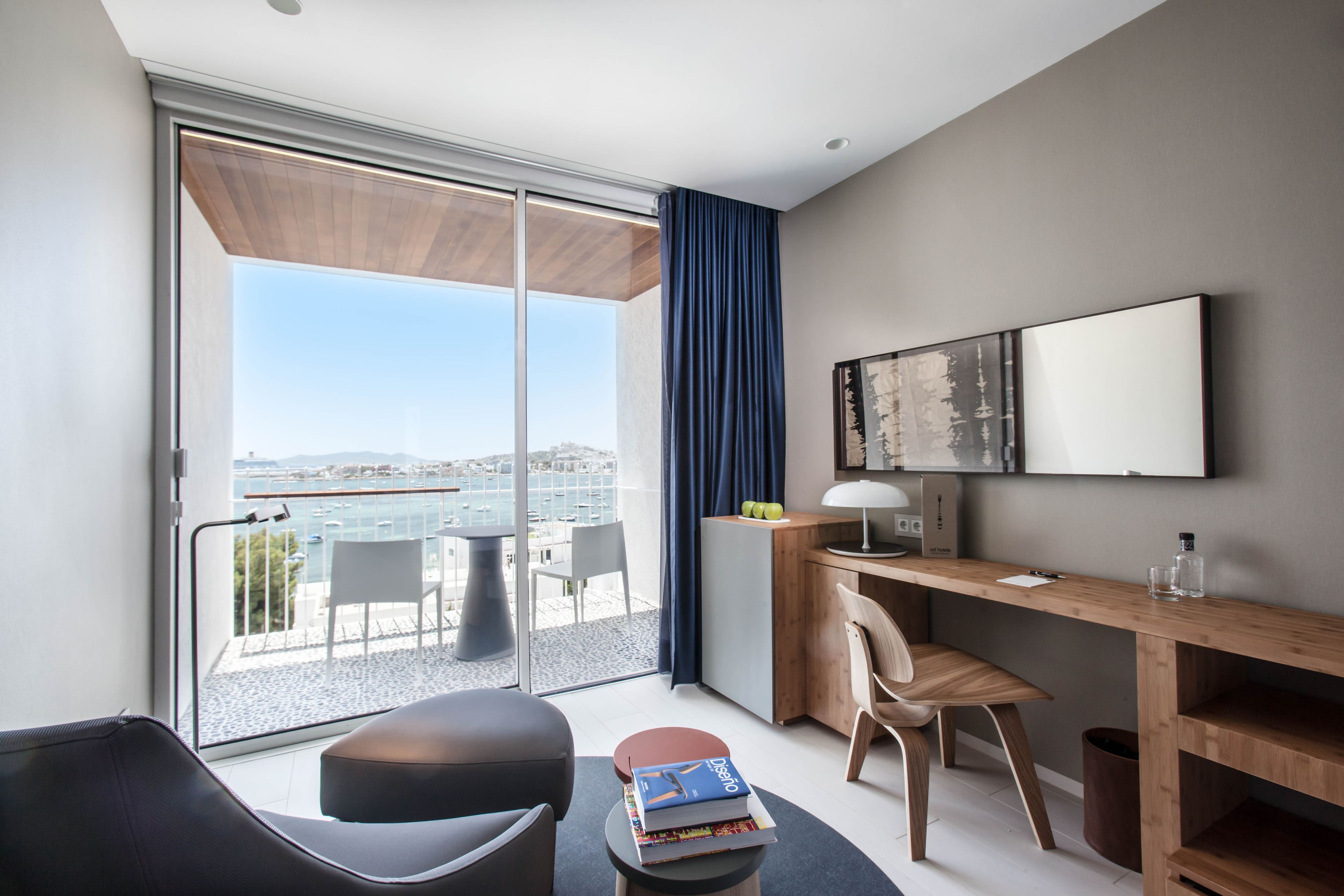 deluxe double room, sea view | 1 bedroom, premium bedding, down duvets, minibar