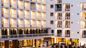 Dagelijks ontbijtbuffet (EUR 32 per persoon)