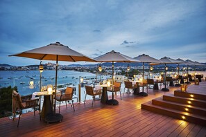 2 restaurants, breakfast, lunch, dinner served; Mediterranean cuisine - Ocean Drive Talamanca (Ibiza Town)