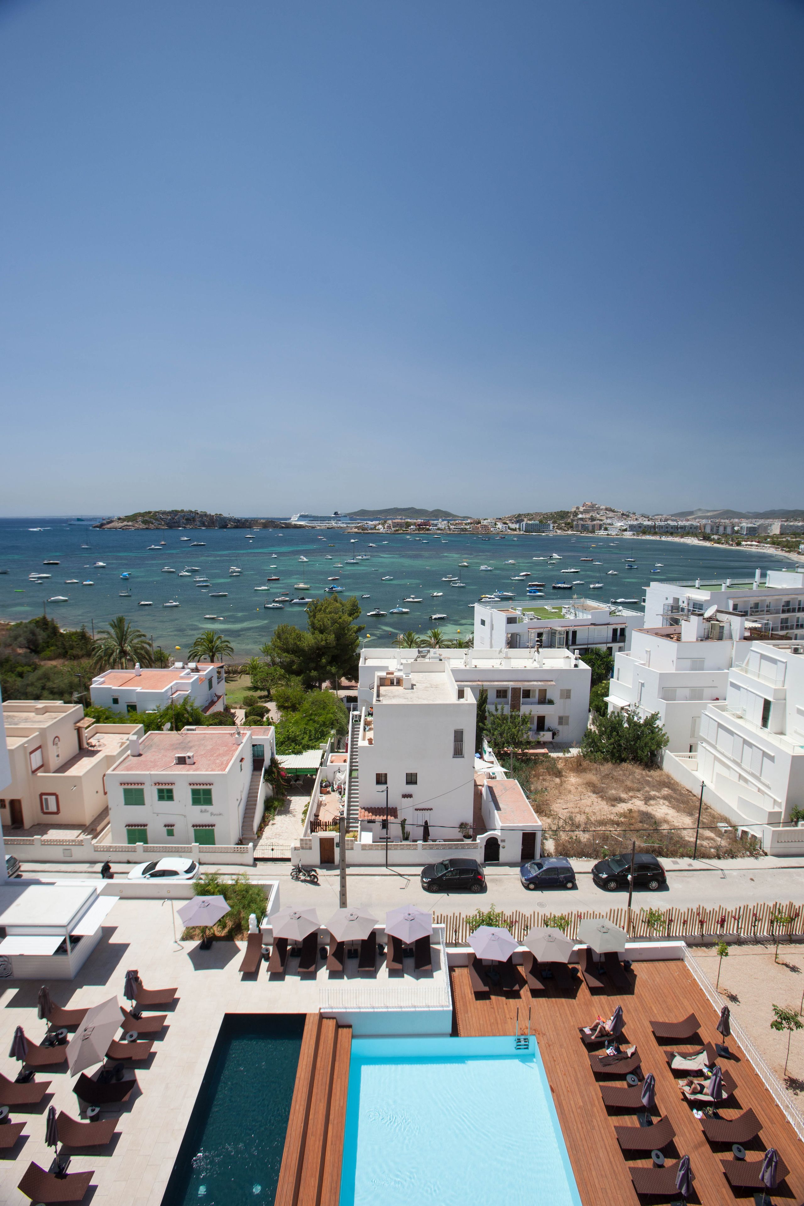 deluxe double room, sea view | 1 bedroom, premium bedding, down duvets, minibar