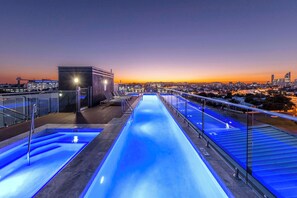 Outdoor pool, pool loungers - Oaks Brisbane Woolloongabba Suites (Woolloongabba)