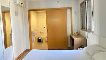 Disability Double Room | Desk, free WiFi, bed sheets