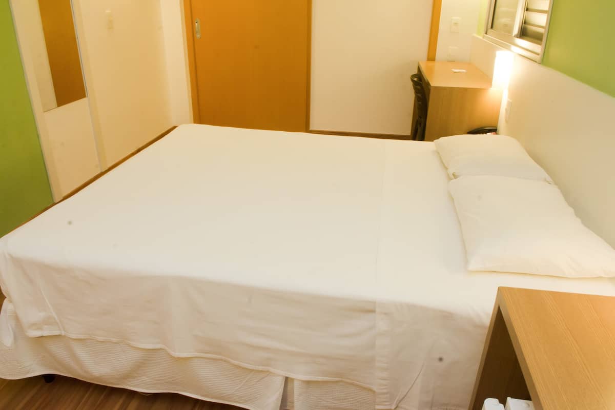 Habitación estándar doble, 1 habitación, accesible para personas con discapacidad | Escritorio, wifi gratis, ropa de cama