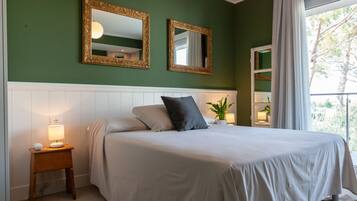 Minibar, in-room safe, desk, iron/ironing board