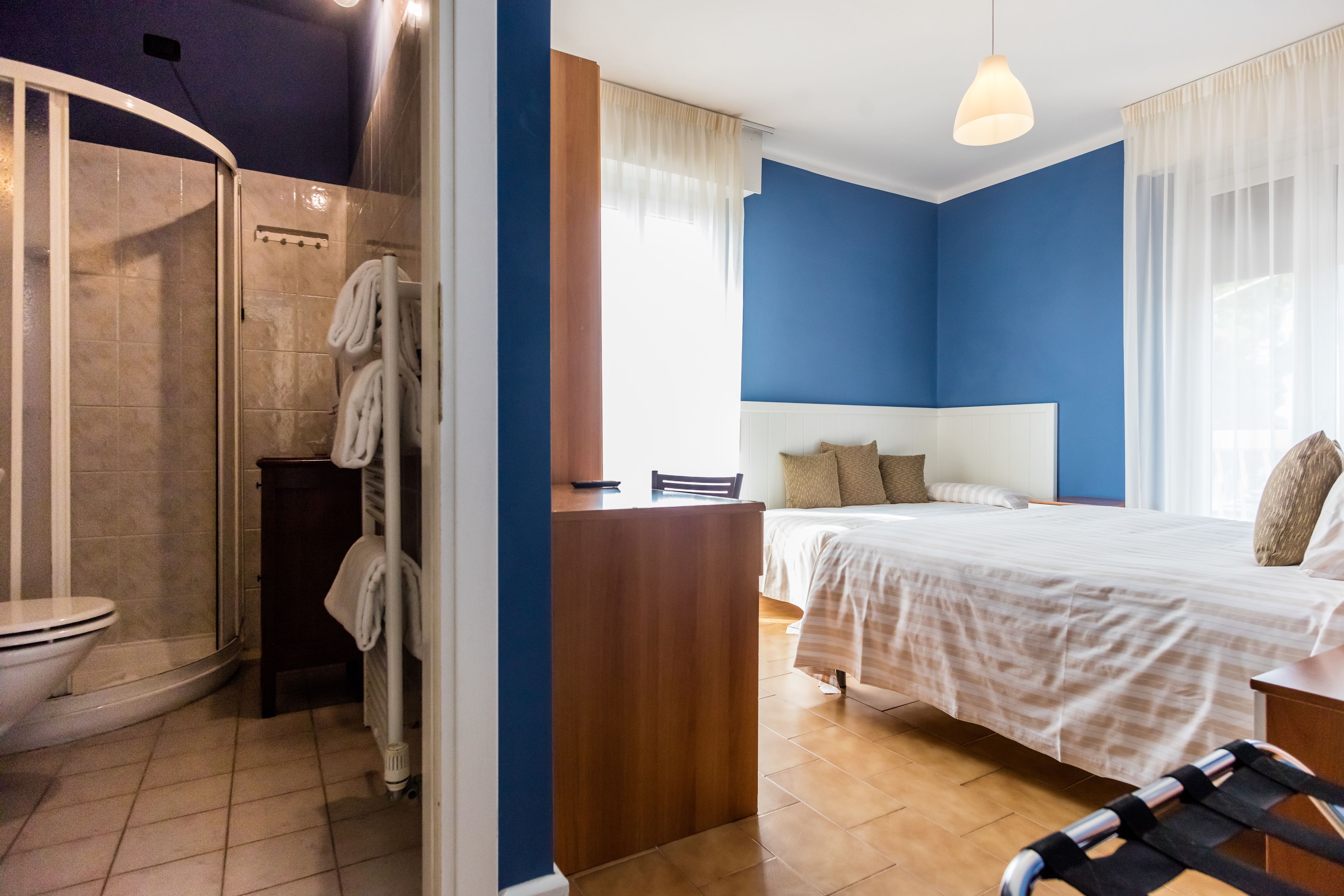 desk, iron/ironing board, free wifi