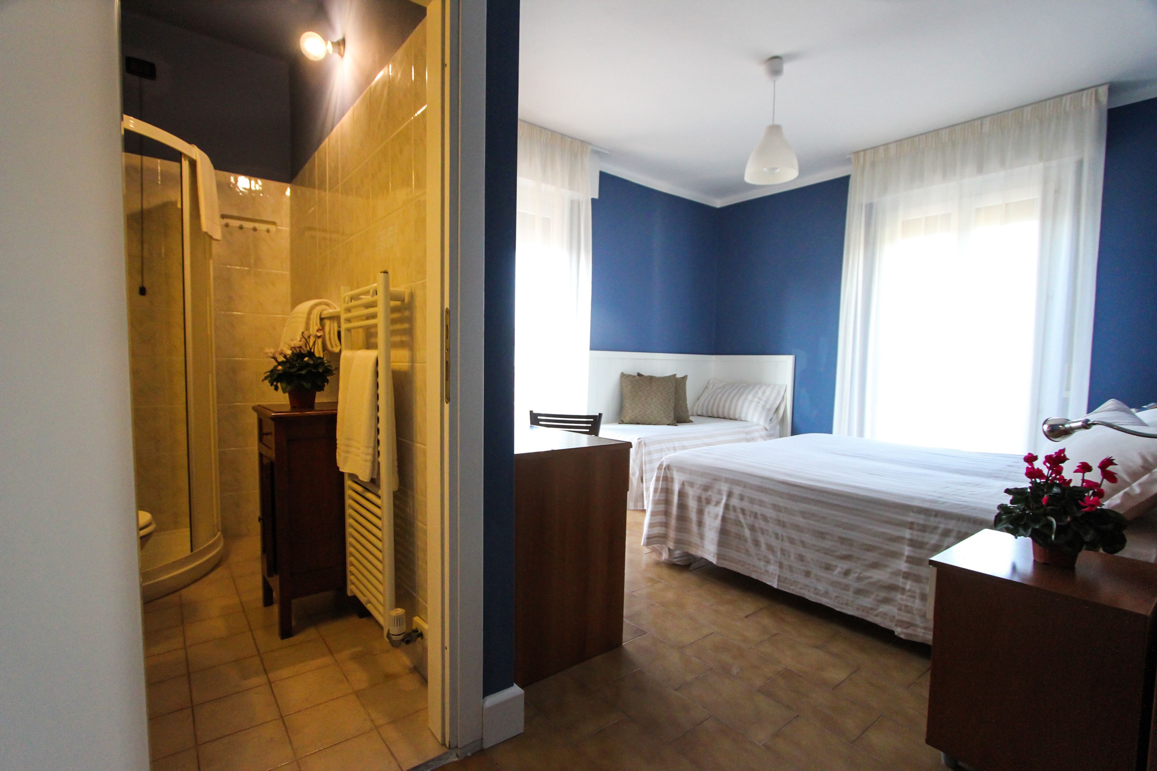 desk, iron/ironing board, free wifi