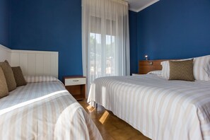 Desk, iron/ironing board, free WiFi - Hotel Bardolino (Bardolino)