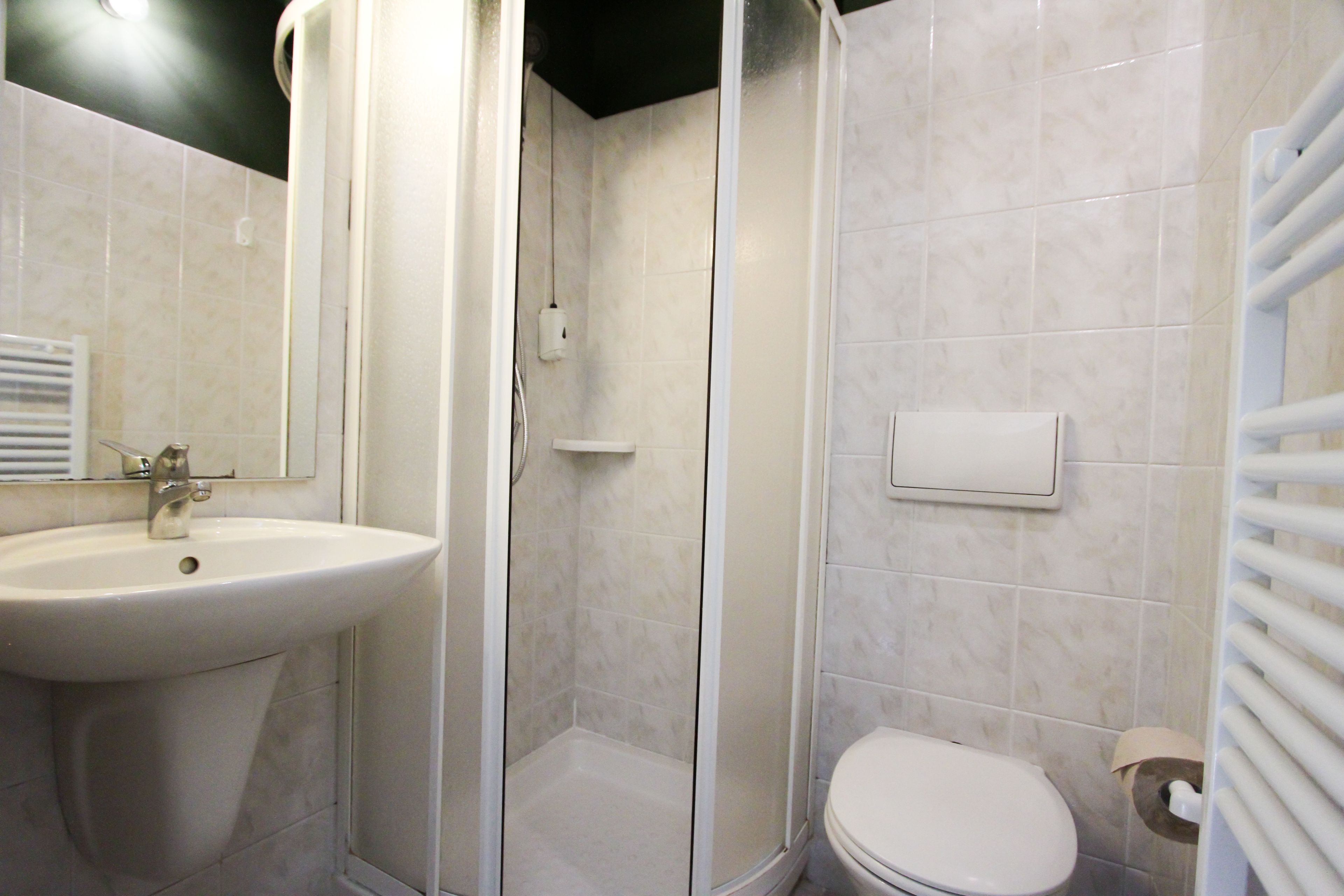 shower, free toiletries, towels