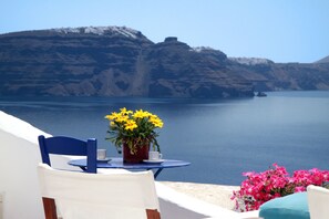 Balcony - Blu Blanco Cave House by Blu Bianco Vacation Rentals (Santorini)