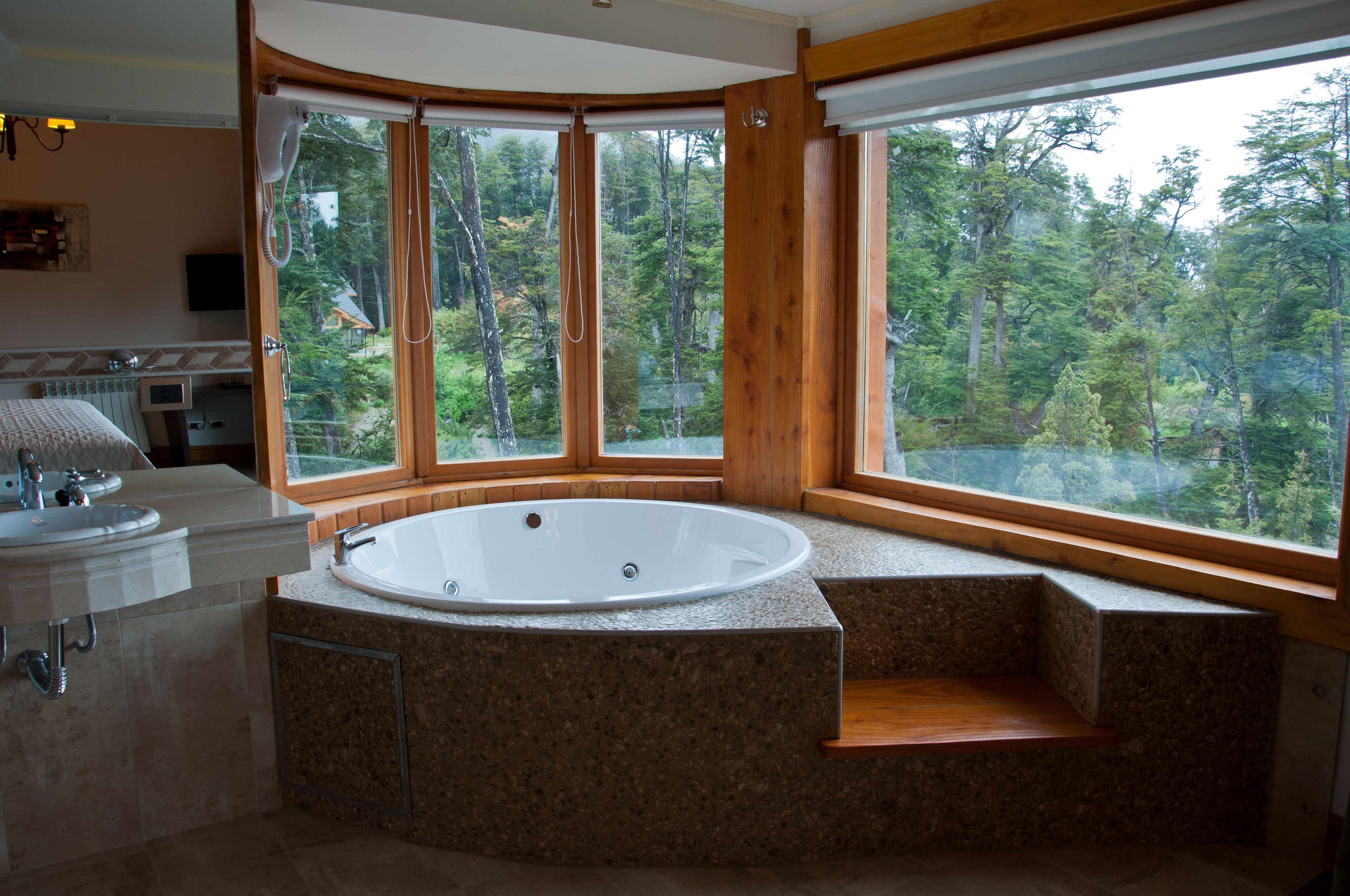 apartment | bathroom | combined shower/bathtub, jetted bath, free toiletries, bathrobes