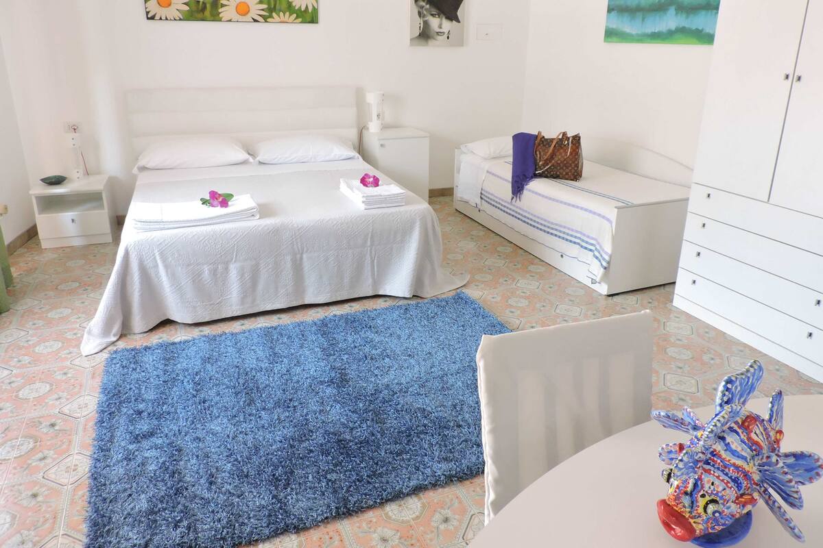 Triple Room, Balcony | Premium bedding, minibar, desk, iron/ironing board
