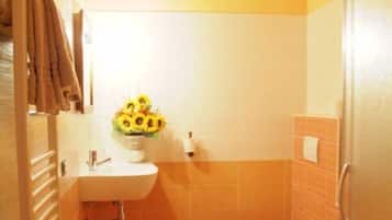 Double or Twin Room | Bathroom | Shower, hair dryer