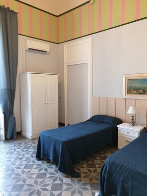 Ropa de cama de alta calidad y minibar